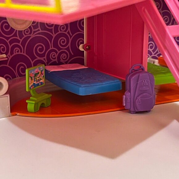 Polly Pocket! So Hip Cruise Ship Playset with 3 Dolls, Accessories and Box - Picture 7 of 16